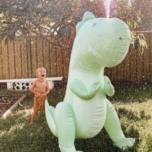 S3PSPGSU_L_1 Inflatable Giant Sprinkler – Surfing Dino