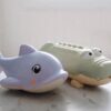 S41ASDOL_L_1 Water Squirters – Dolphin Pastel Lilac