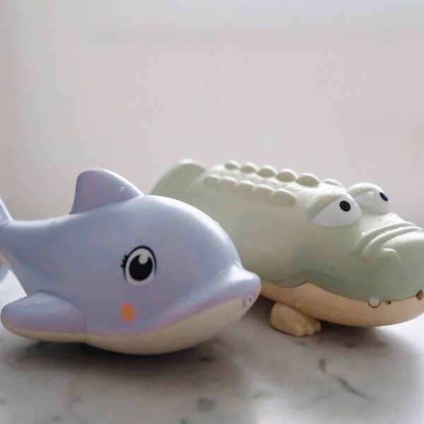 S41ASDOL_L_1 Water Squirters – Dolphin Pastel Lilac
