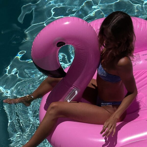 Luxe Ride-On Float – Rosie the Flamingo Bubblegum Pink