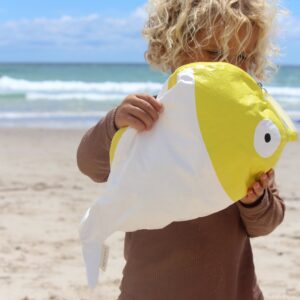 S51KWBNY_L_1 Kids Wet Bag – Finn the Fish Neon Yellow