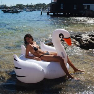 SCSWAWHI_L_2 Original Luxe Ride-On Float Swan – The Resort White on White