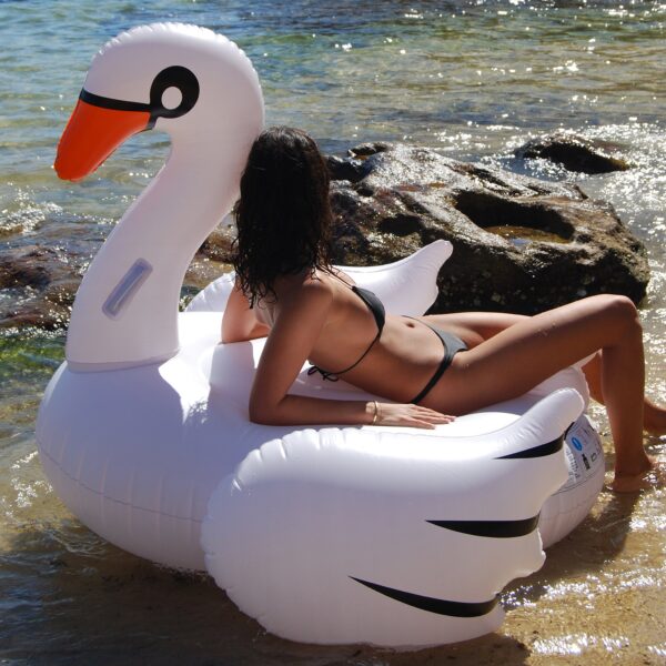 Original Luxe Ride-On Float Swan – The Resort White on White