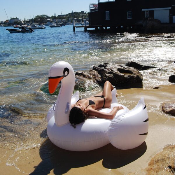 Original Luxe Ride-On Float Swan – The Resort White on White