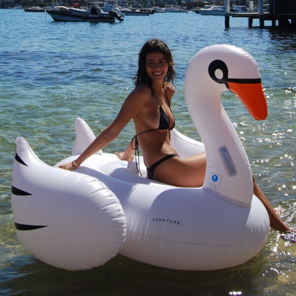 Original Luxe Ride-On Float Swan – The Resort White on White